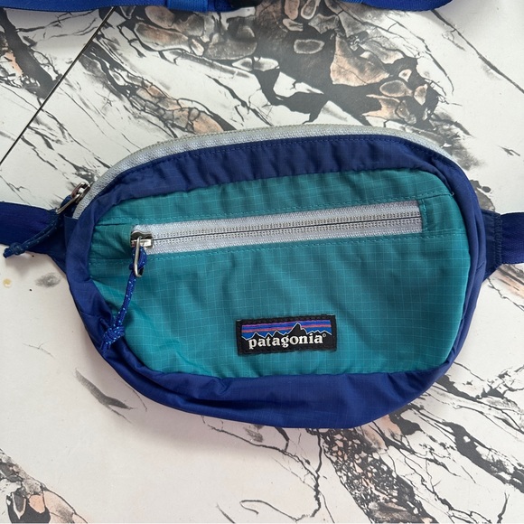 Patagonia Ultralight Black Hole Mini Hip Pack 1L - Picture 2 of 4